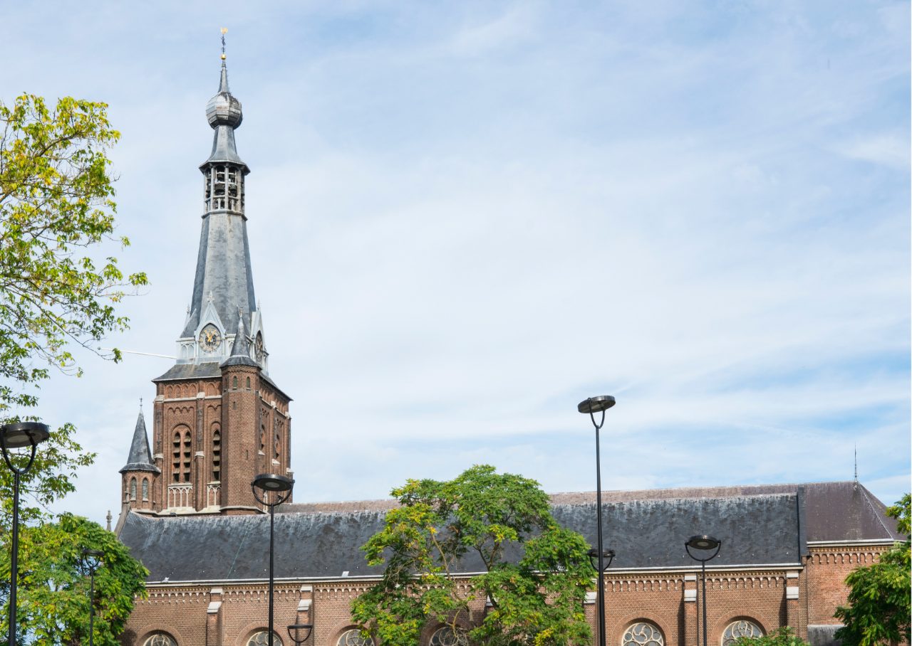 De toren van de Heikese kerk in Tilburg