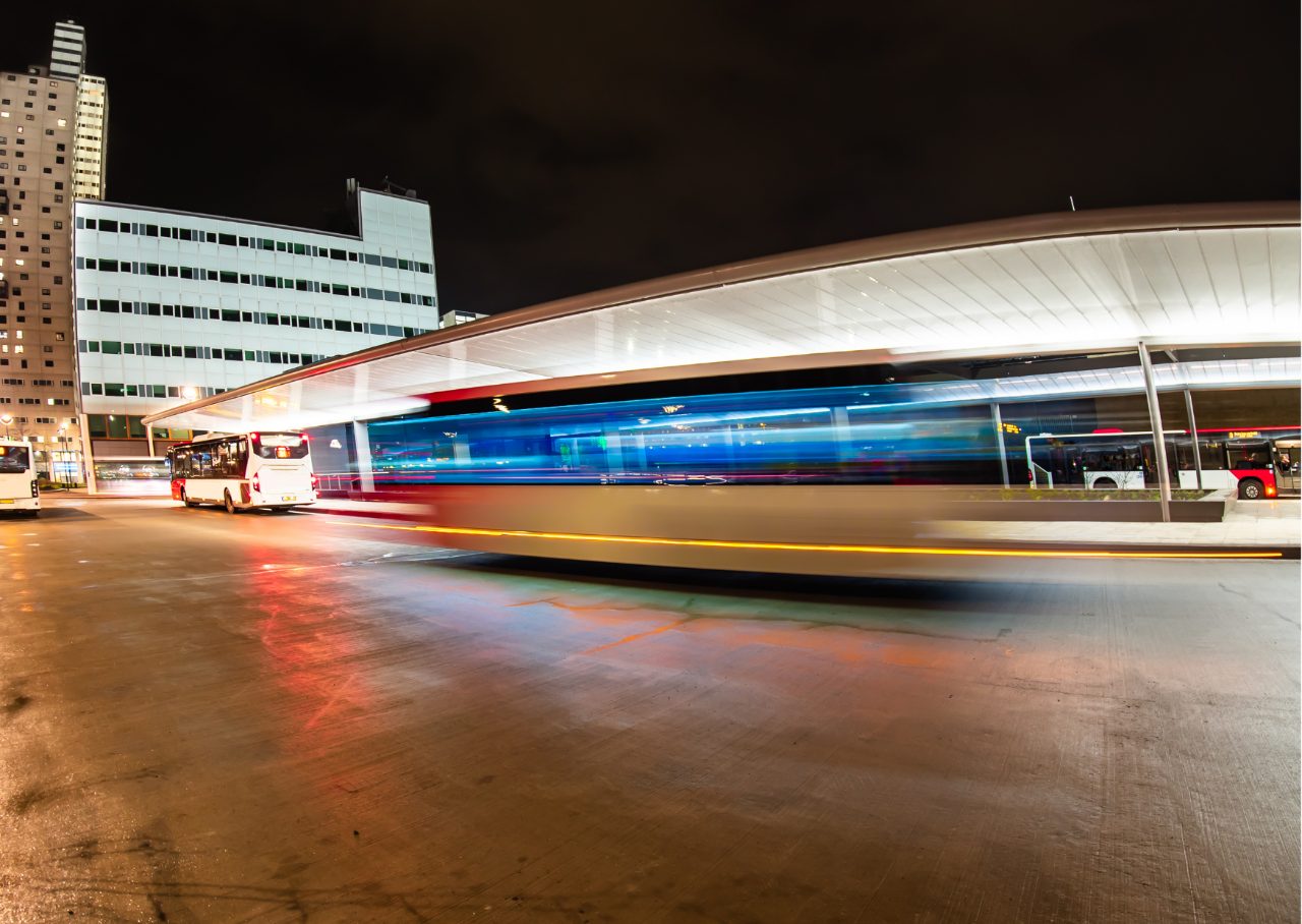 Het busstation bij Tilburg Centraal